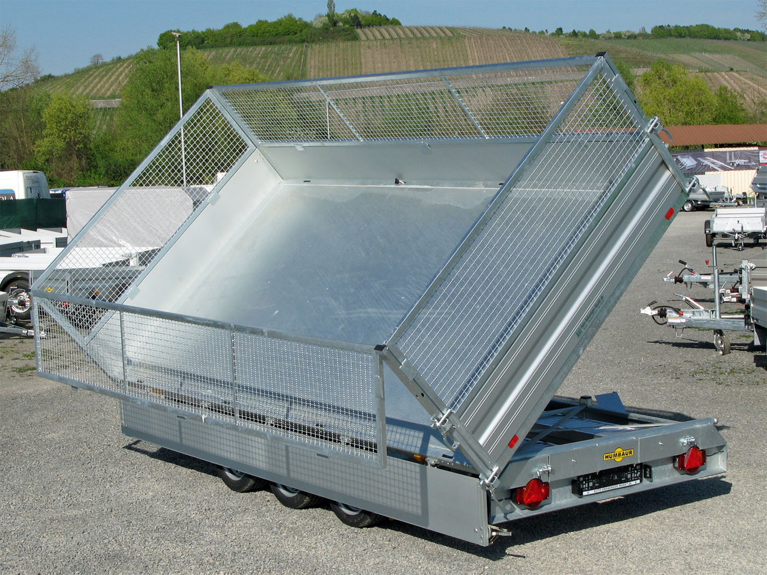 Humbaur HTK 3500.41 ALU Tridem - 3-Seiten-Kipper - 3500 kg Humbaur HTK 3500.41 ALU Tridem - 3-Seiten-Kipper - 3500 kg – Image 1