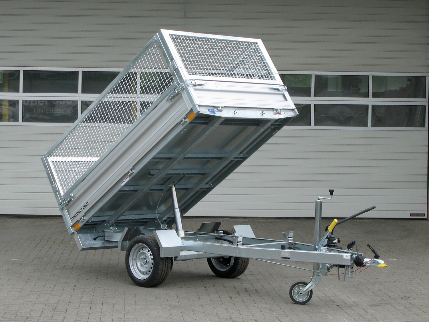 Humbaur HUK 152314 mit Gitteraufsatz - Rückwärtskipper - 1500 kg Humbaur HUK 152314 mit Gitteraufsatz - Rückwärtskipper - 1500 kg – Image 1