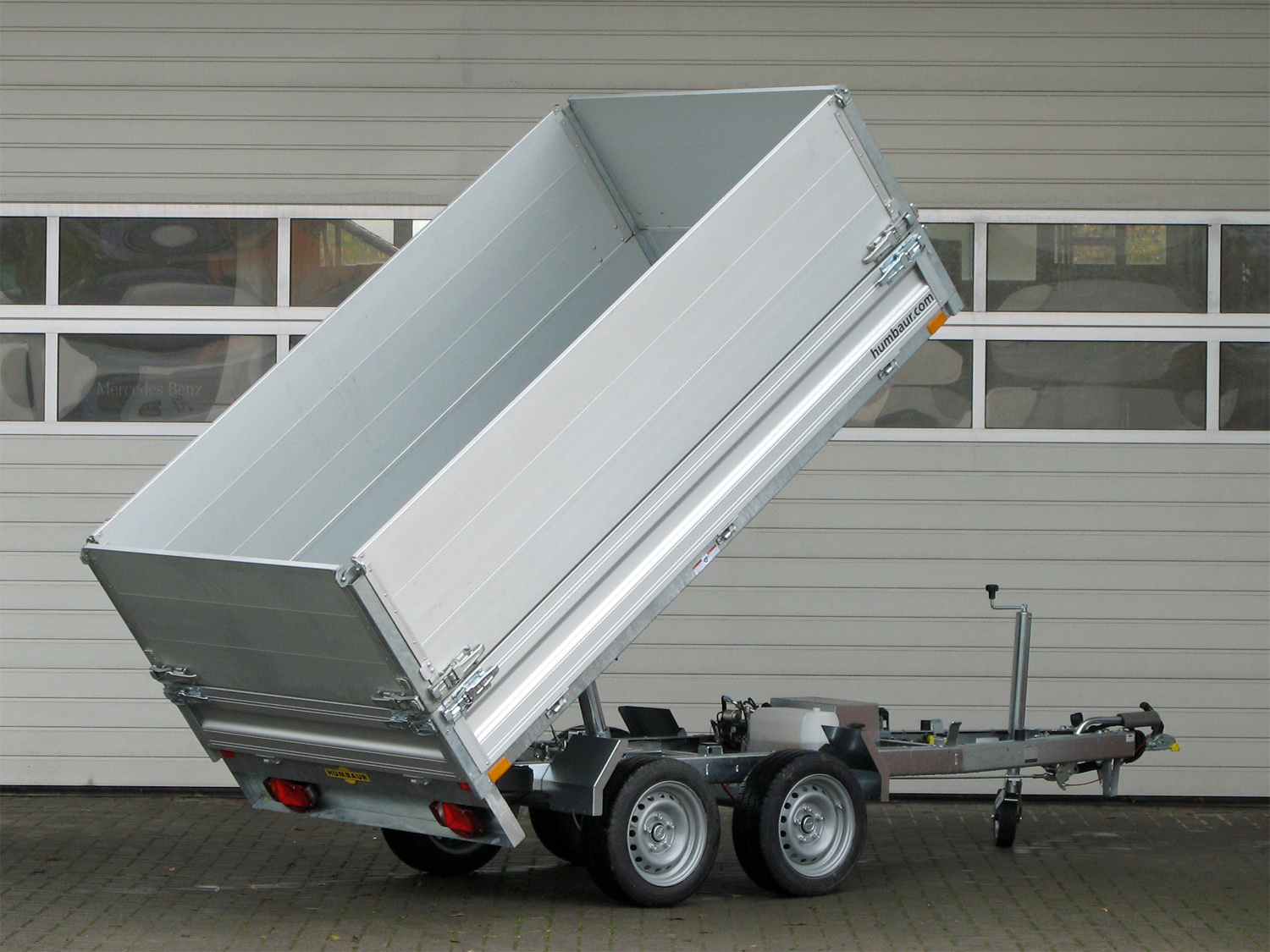 Humbaur HUK 272715 E-Pumpe u. BW-Aufsatz - Rückwärtskipper - 2700 kg Humbaur HUK 272715 E-Pumpe u. BW-Aufsatz - Rückwärtskipper - 2700 kg – Image 1