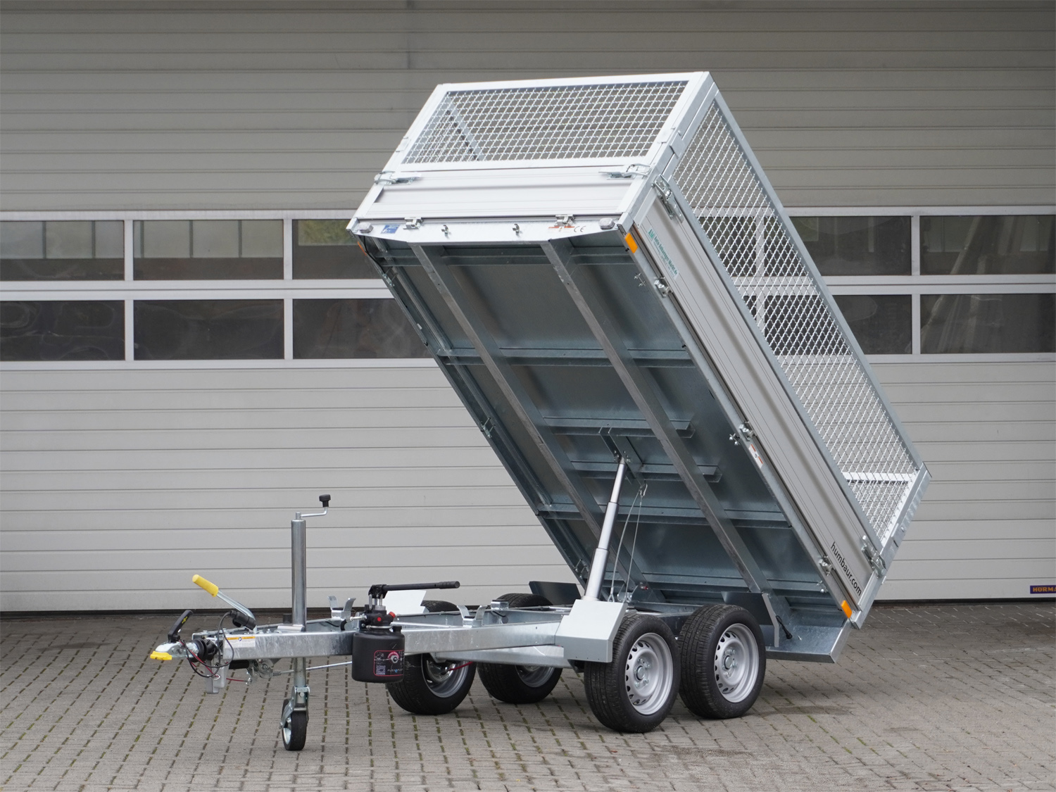 Humbaur HUK 272715 mit Gitteraufsatz - Rückwärtskipper - 2700 kg Humbaur HUK 272715 mit Gitteraufsatz - Rückwärtskipper - 2700 kg – Image 1