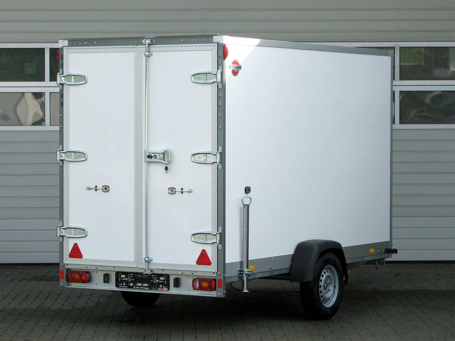 Stema STPK O2 15-30-18.1.P15.2 Flügeltüren, P-Box - Kofferanhänger - 1 Stema STPK O2 15-30-18.1.P15.2 Flügeltüren, P-Box - Kofferanhänger - 1 – Image 1