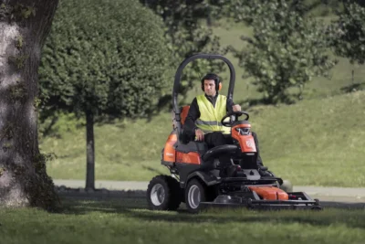 Thermischer Rasenmähertraktor Husqvarna P 524X EFI – Image 2